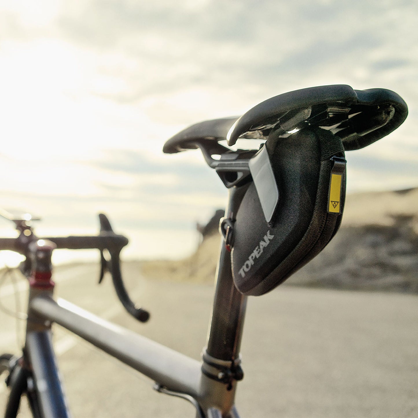 Topaak Dynawedge Small background bag