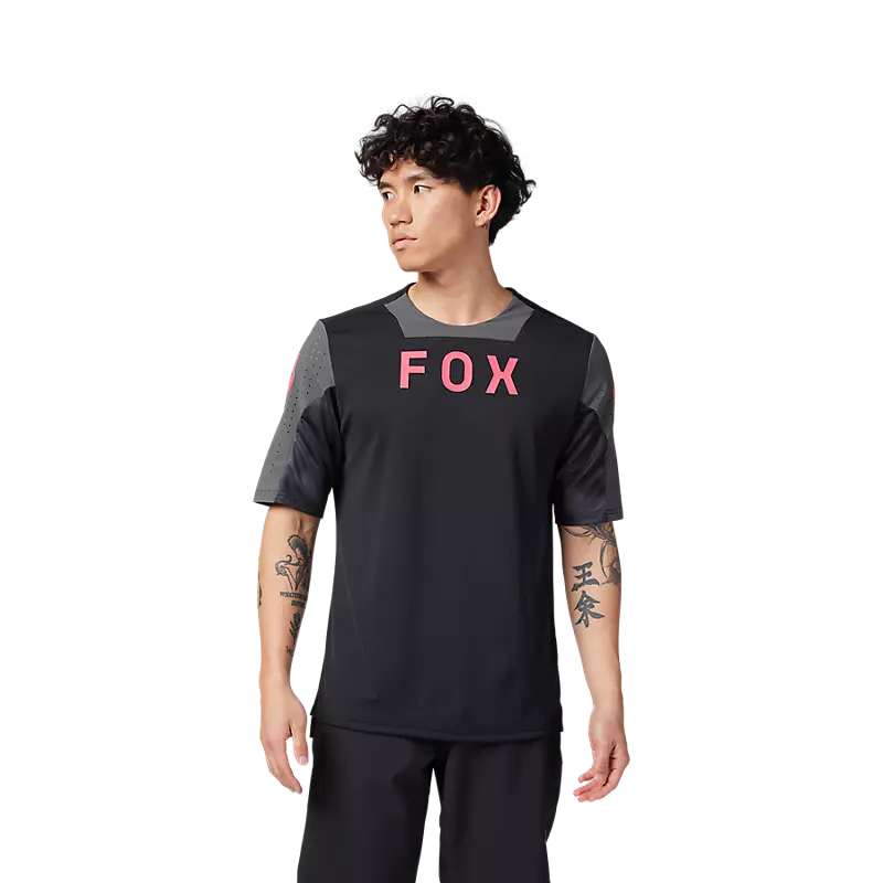 Fox forsvarer spottet shirt