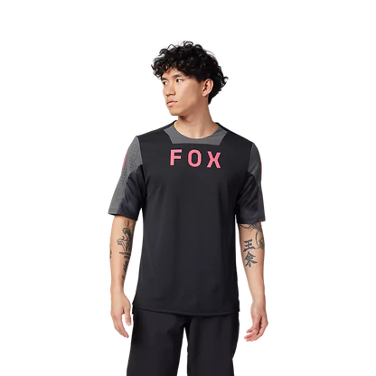 Fox forsvarer spottet shirt