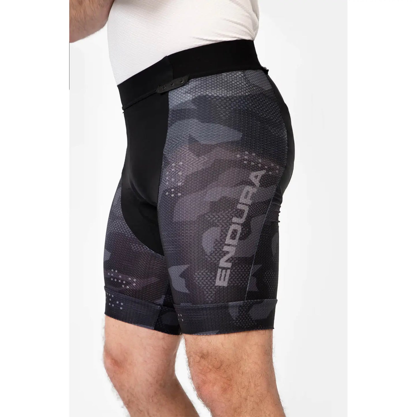 Sous un short avec fond Enduratrack Endura