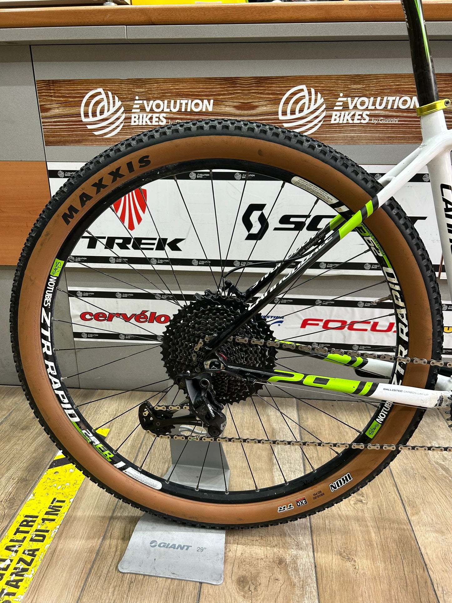 Cannondale F29 Factory Racing Veľkosť l - použitá