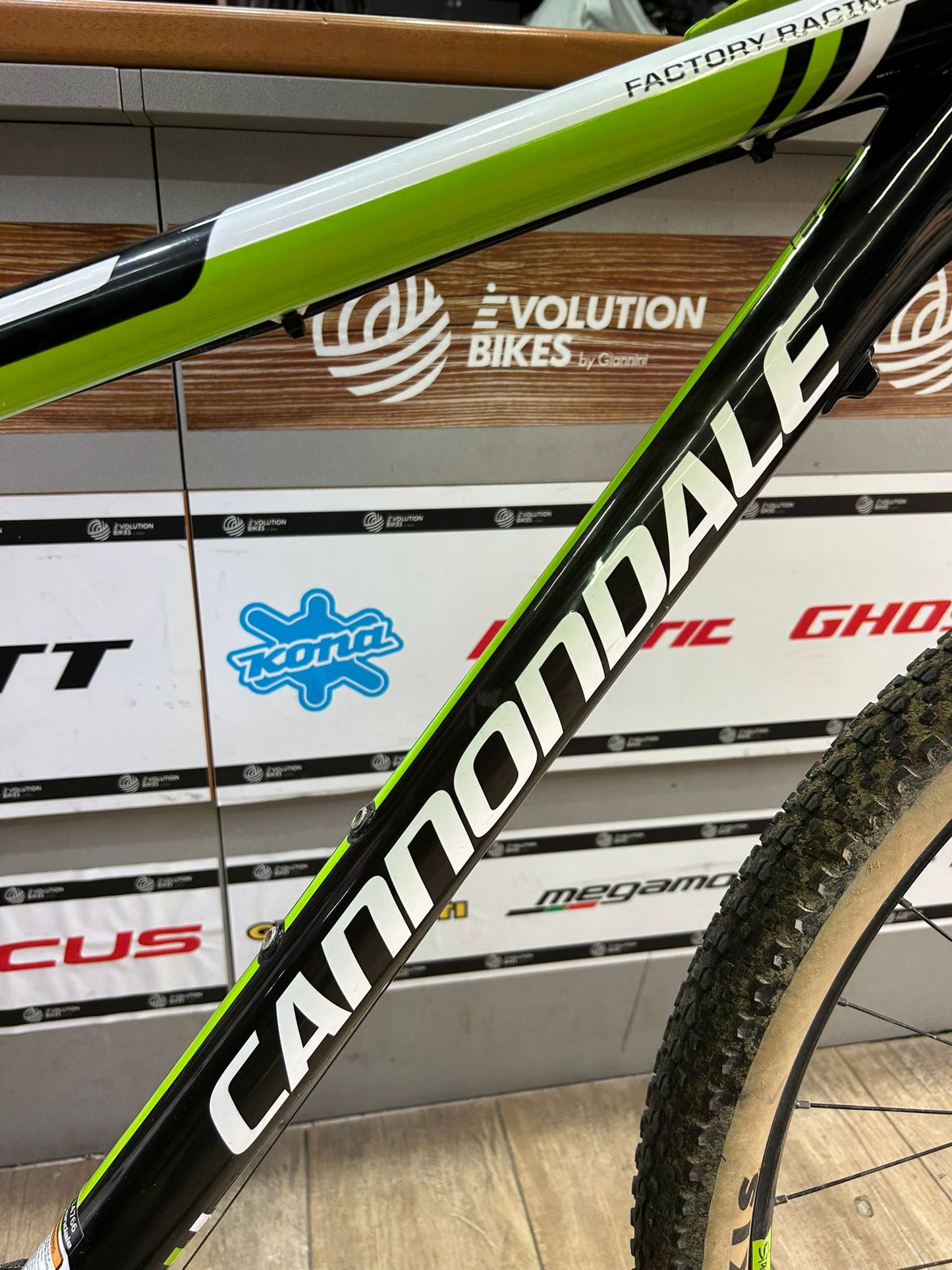 Cannondale F29 Factory Racing Veľkosť l - použitá