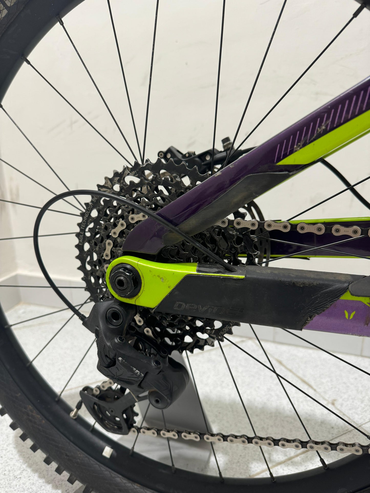 Devinci Split Pivot Cut L - použitý