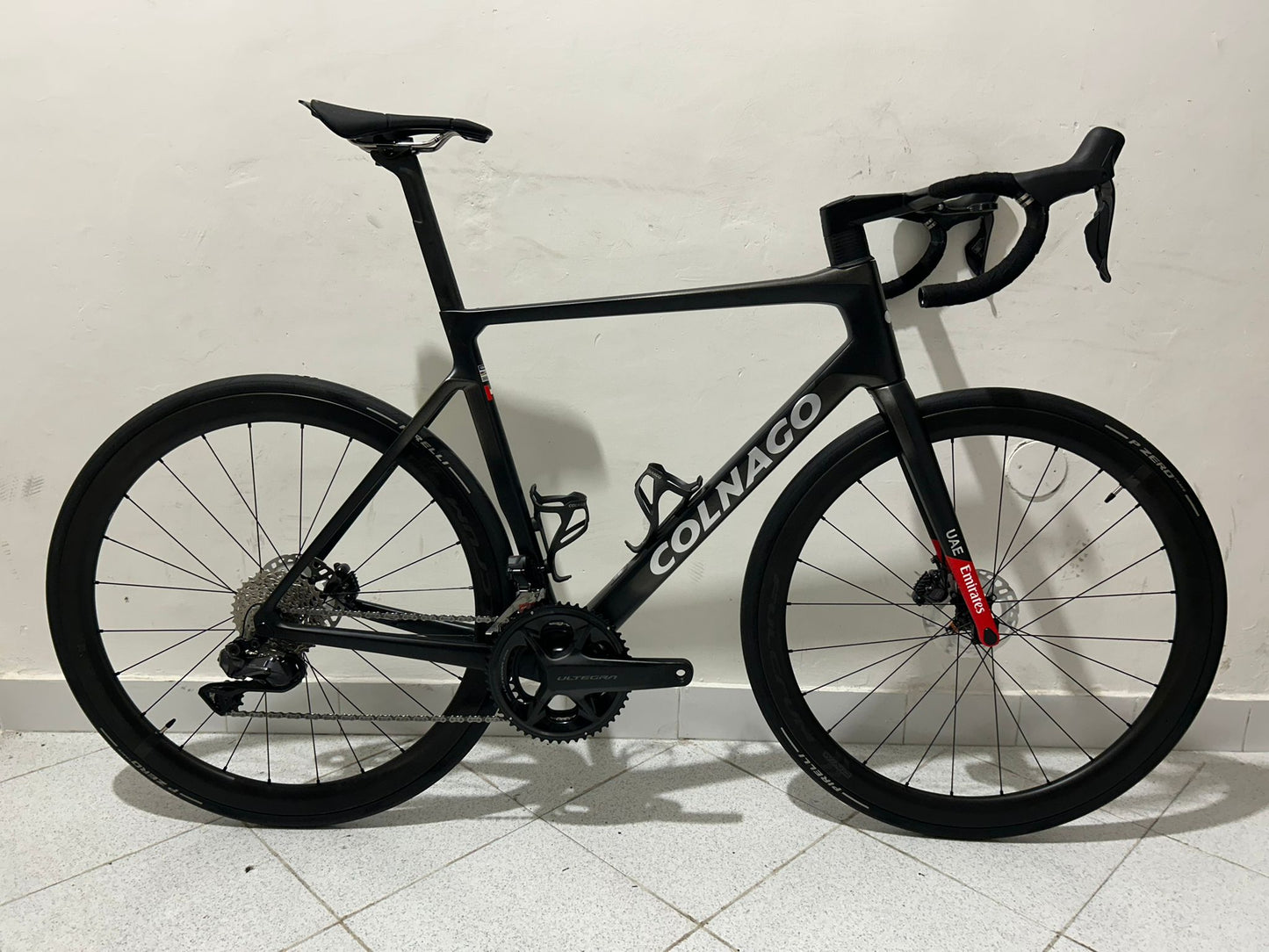 Colnago V4RS DI2 EAU Emirates Tamaño 530 - NUEVO