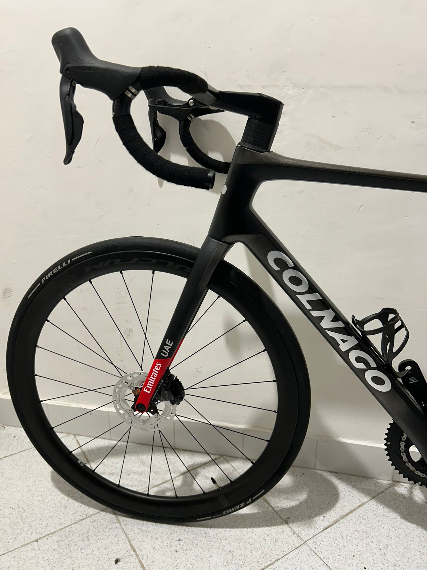 Colnago V4RS DI2 EAU Emirates Tamaño 530 - NUEVO