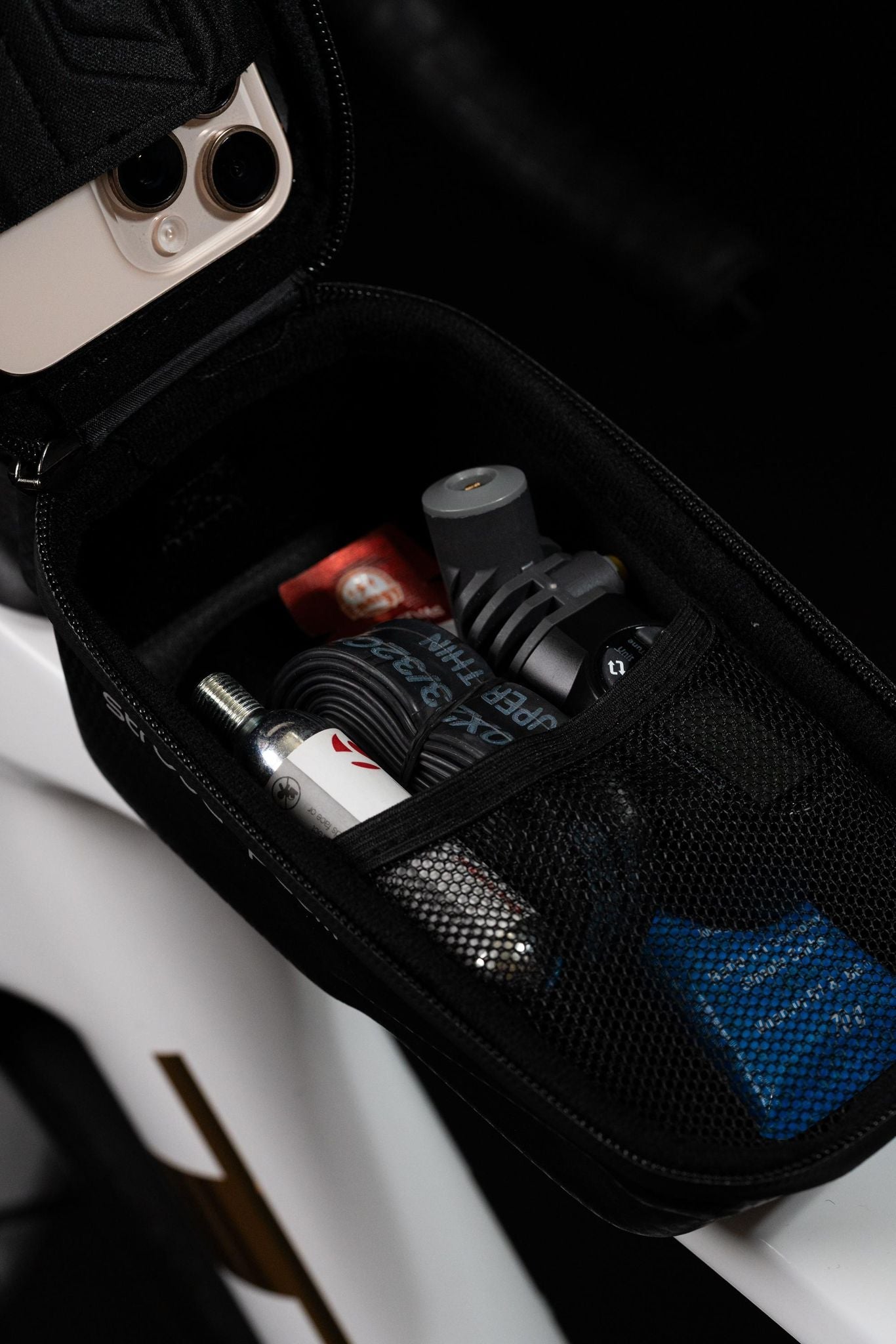 Poziome miejsce do przechowywania rur