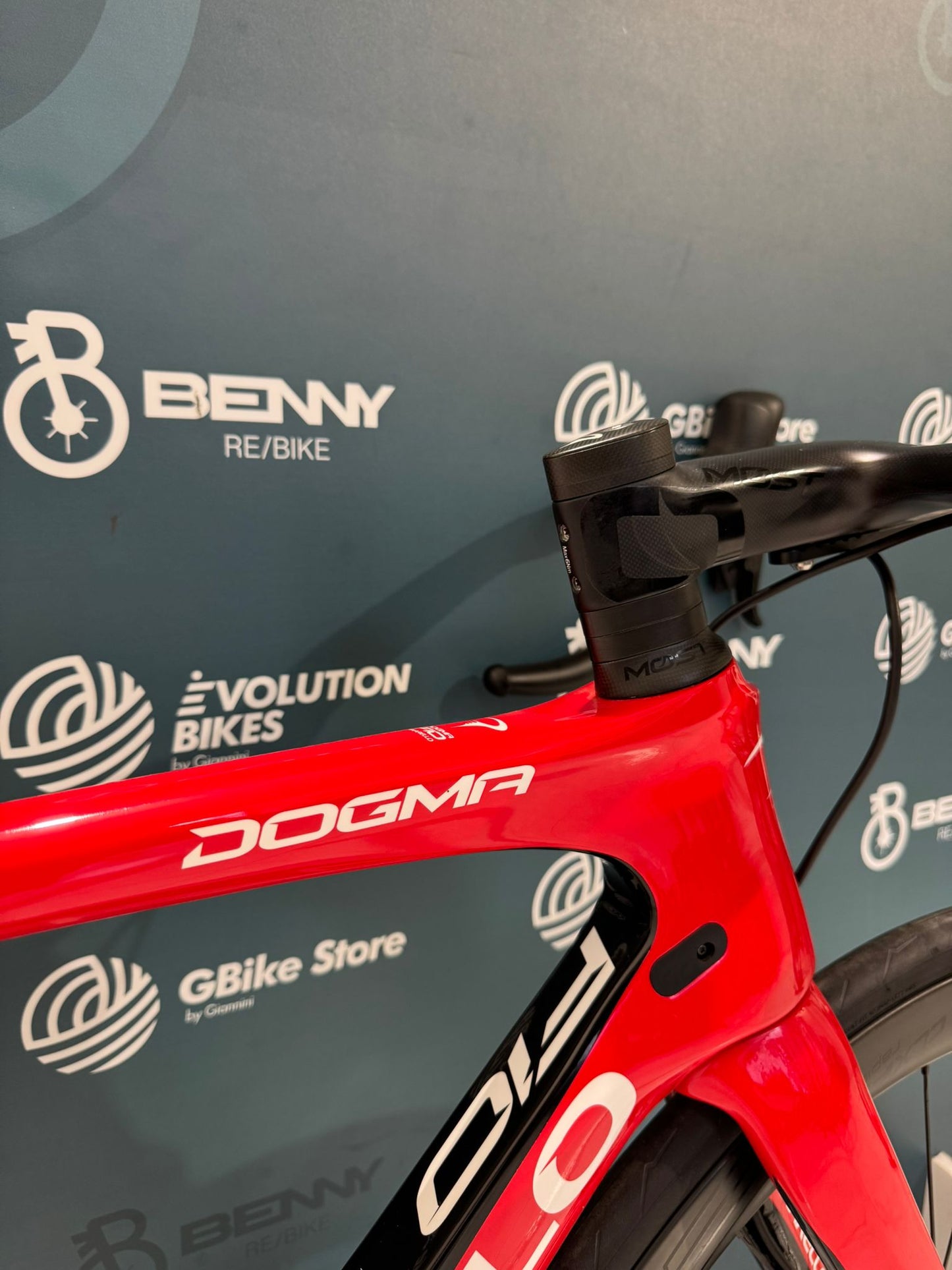 Pinarello Dogma F10 Disc AXS Talla 54 - Usado