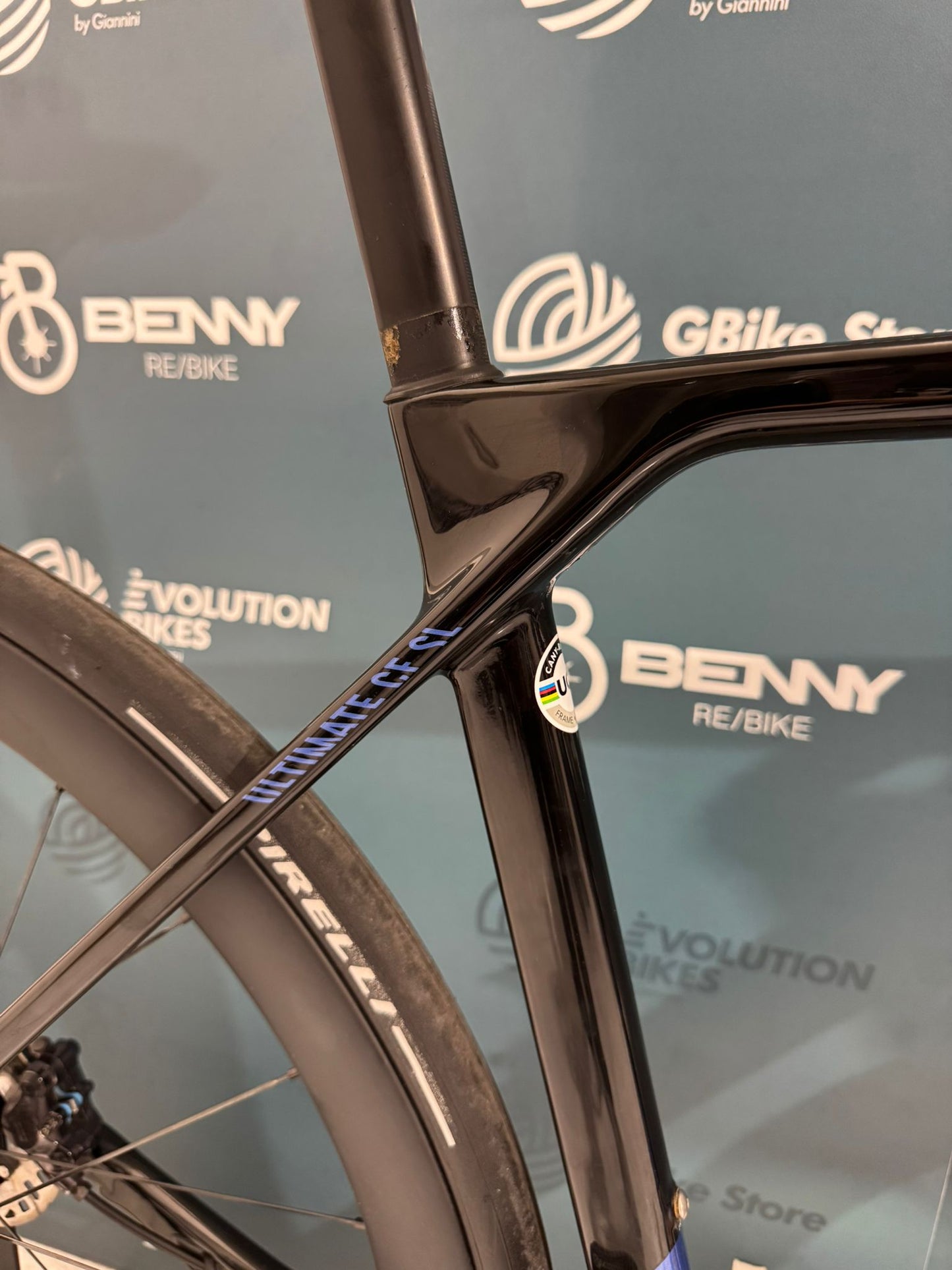 Canyon Ultimate CF SL 8 Taille Aéro S - Utilisé