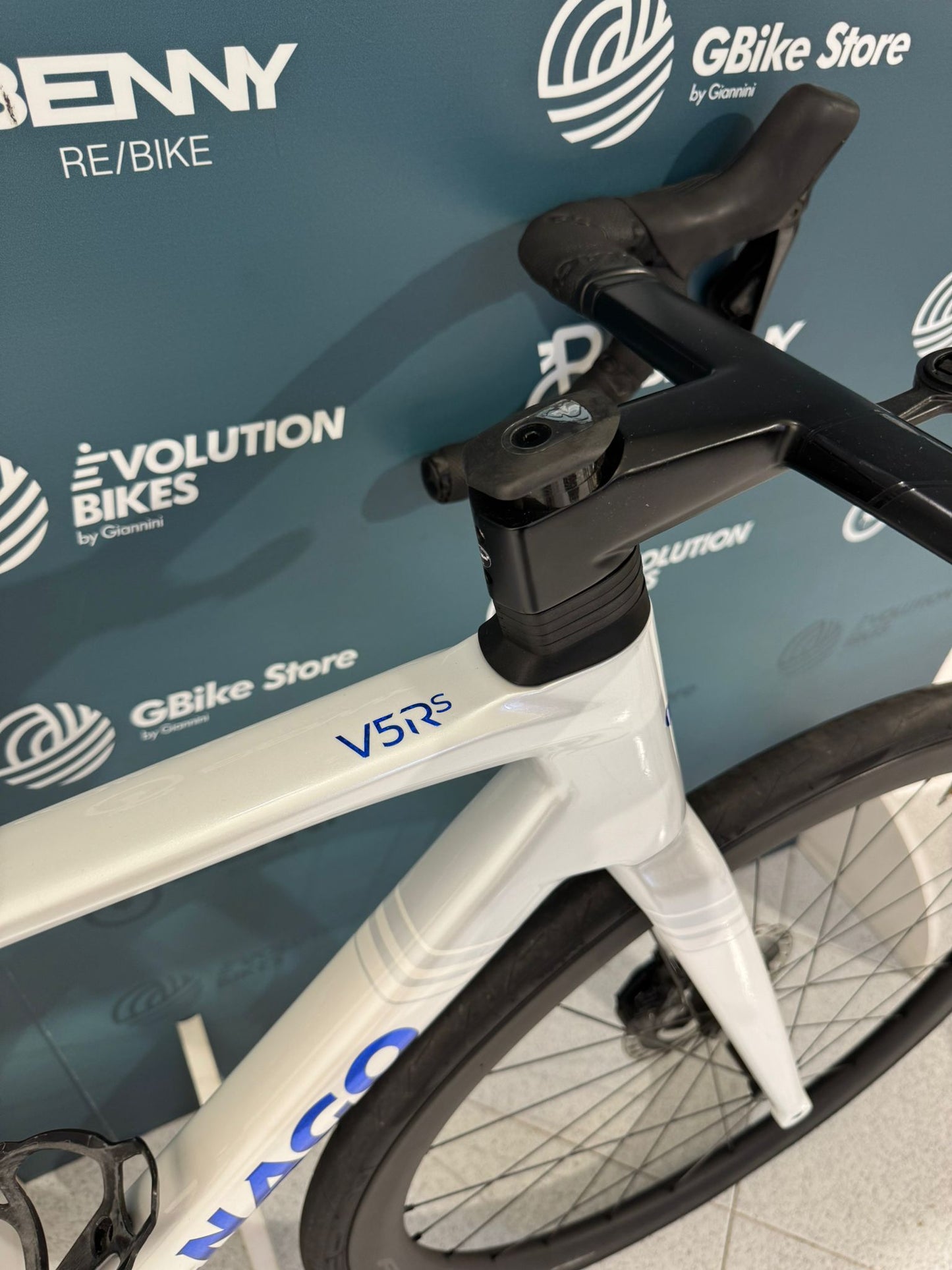 Colnago V5Rs Disc Dura-Ace R9270 Di2 12v Size 485 - Demos