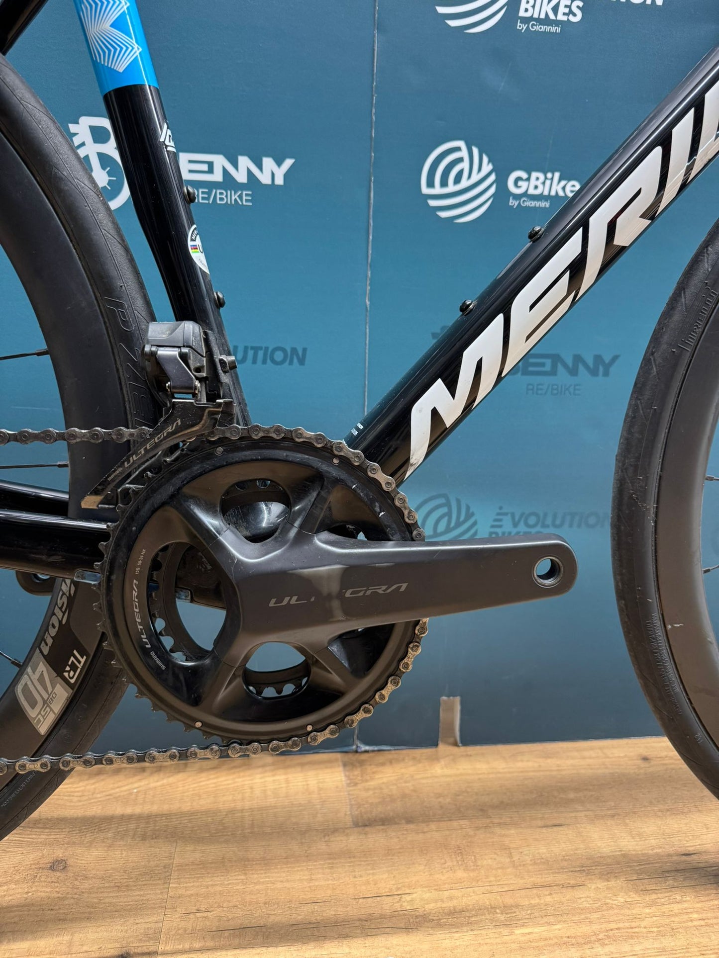 Rzeźba Merida Bahrajn Zwycięski Rozmiar M - Używany