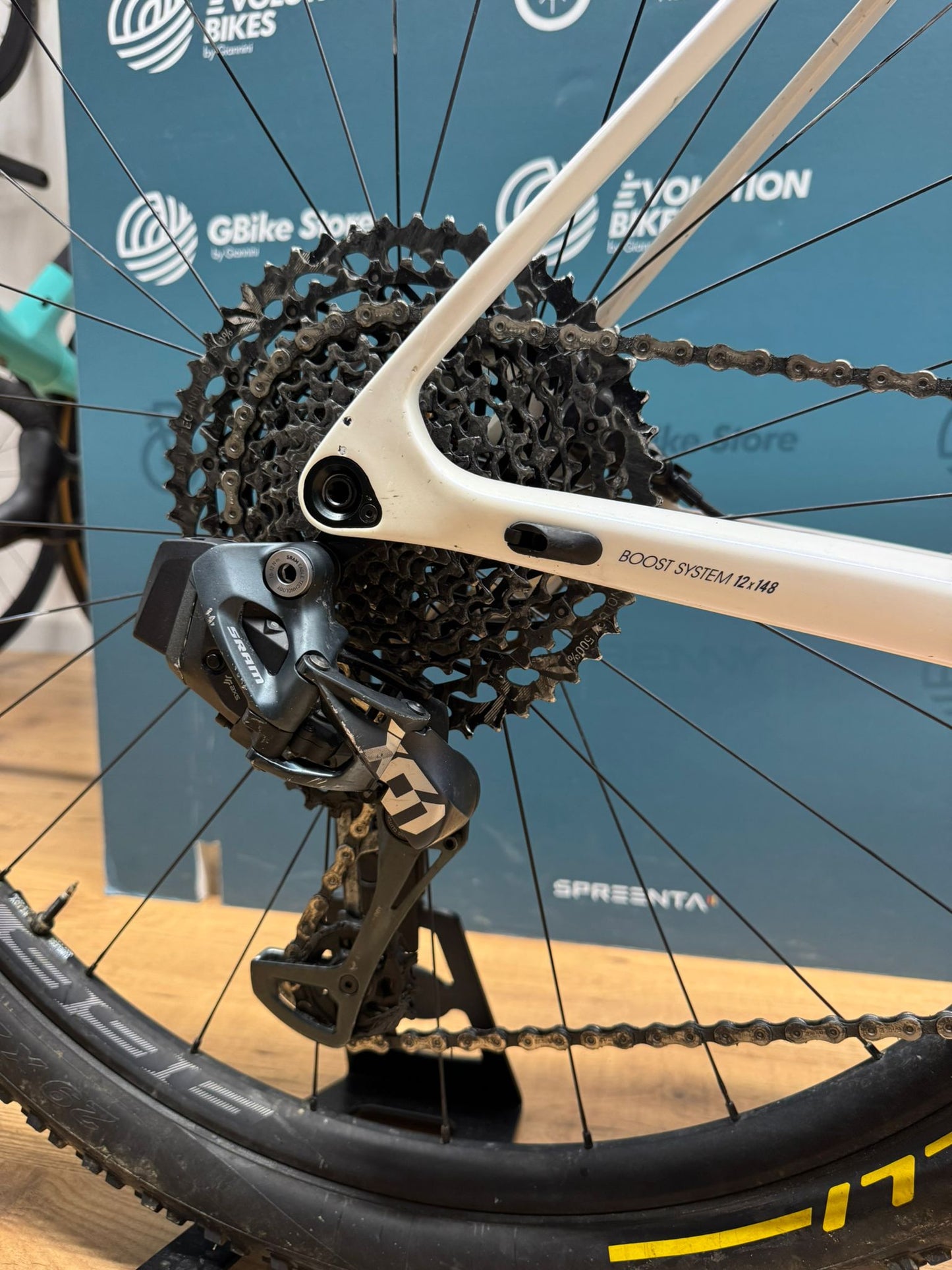 Rozmiar fabryczny Megamo AXS L - Używany