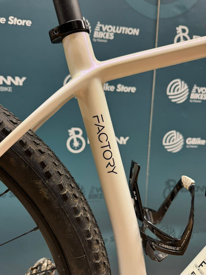 Rozmiar fabryczny Megamo AXS L - Używany