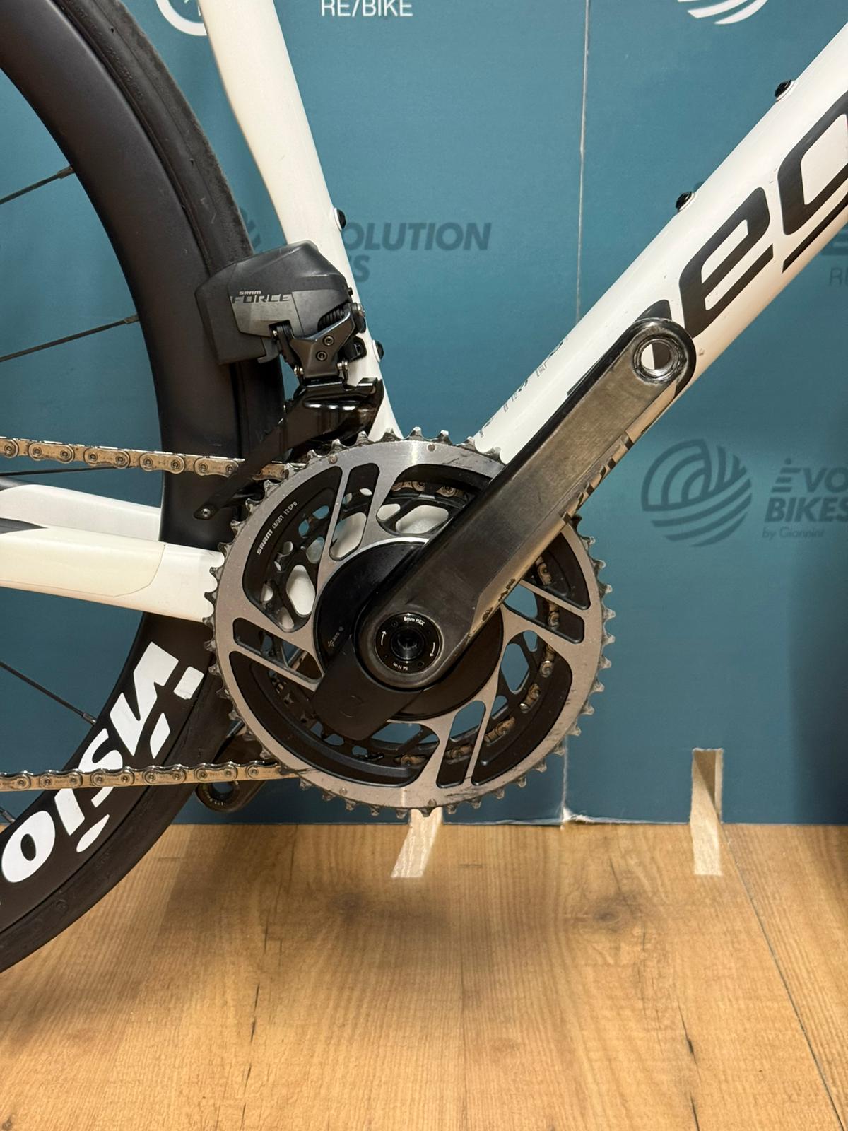 Cięcia Megamo Raise M - Używany