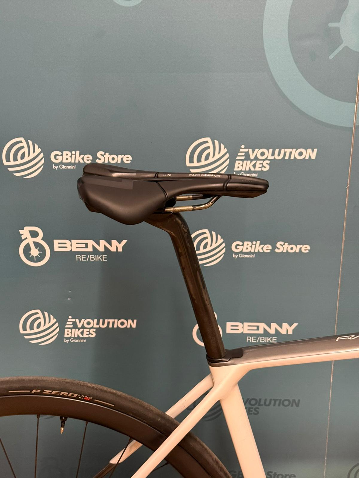 Cięcia Megamo Raise M - Używany