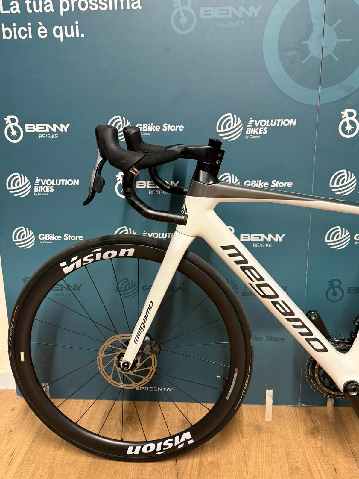 Cięcia Megamo Raise M - Używany