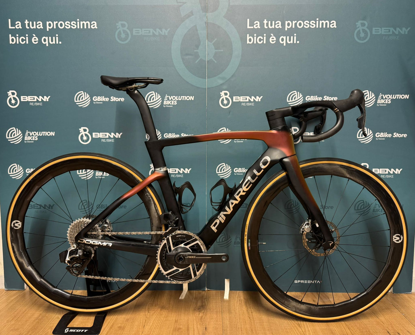 Pinarello Dogma F Czerwony E1 AXS 12v Rozmiar 51,5 - Używany
