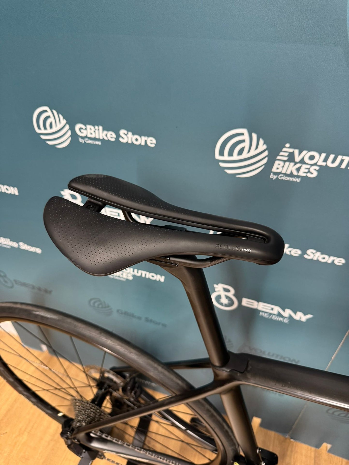 Megamo Raise Ultegra Di2 12v Scheibengröße M - Gebraucht