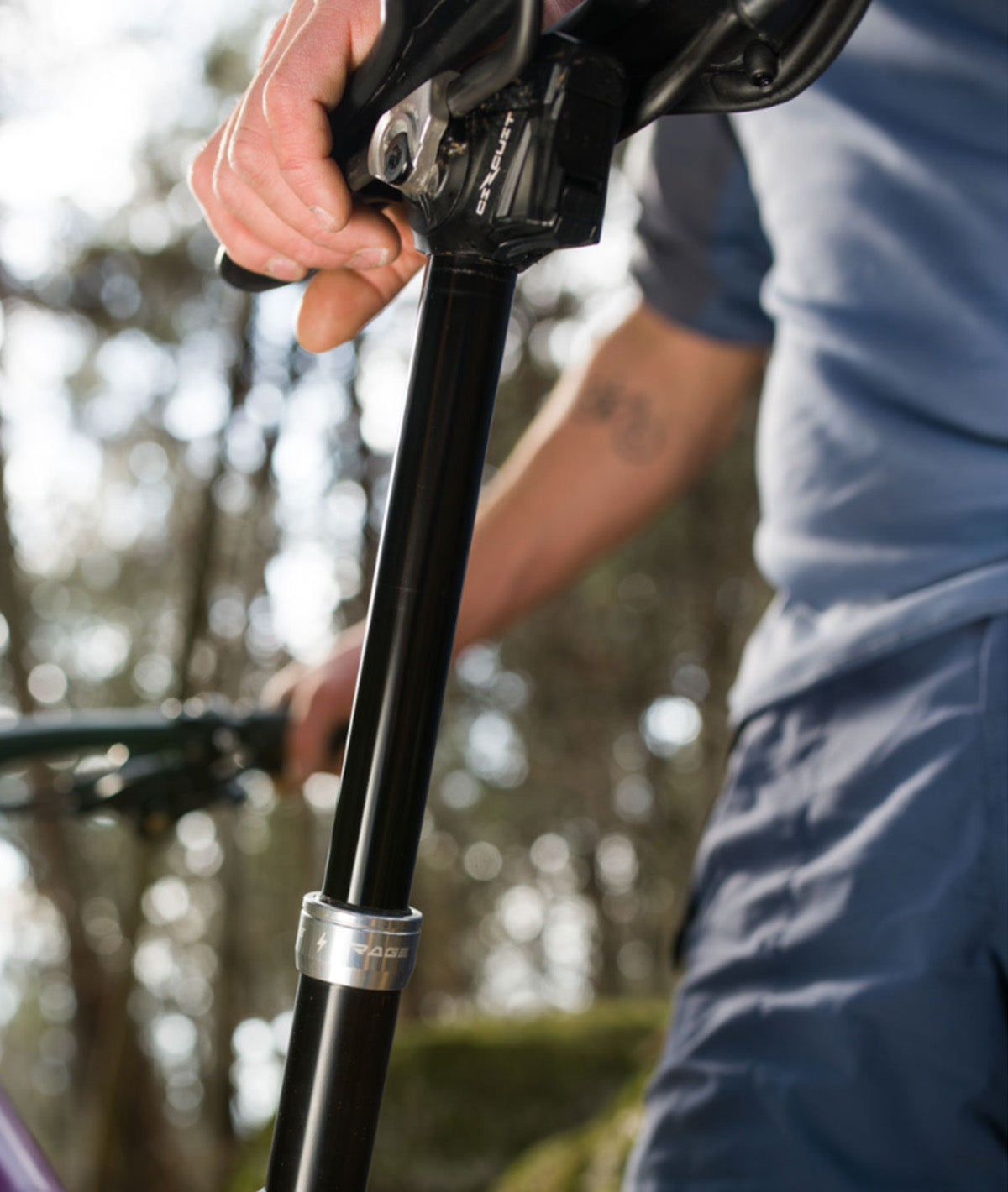 Teleskopowa sztyca podsiodłowa KS Rage Circuit 30,9 x 505 mm z akumulatorem, ładowarką i pilotem